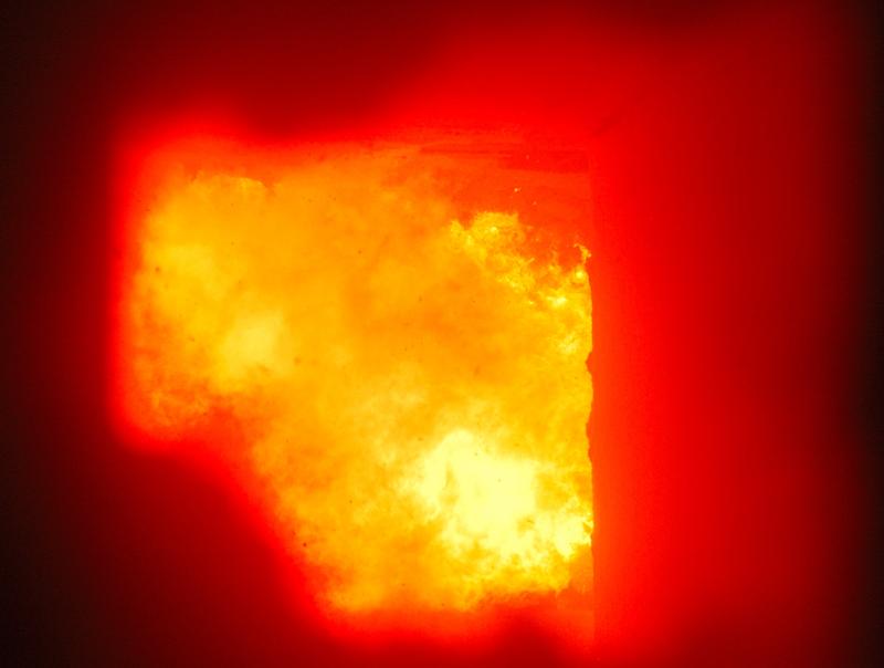Blick in den Feuerraum einer MV-Anlage