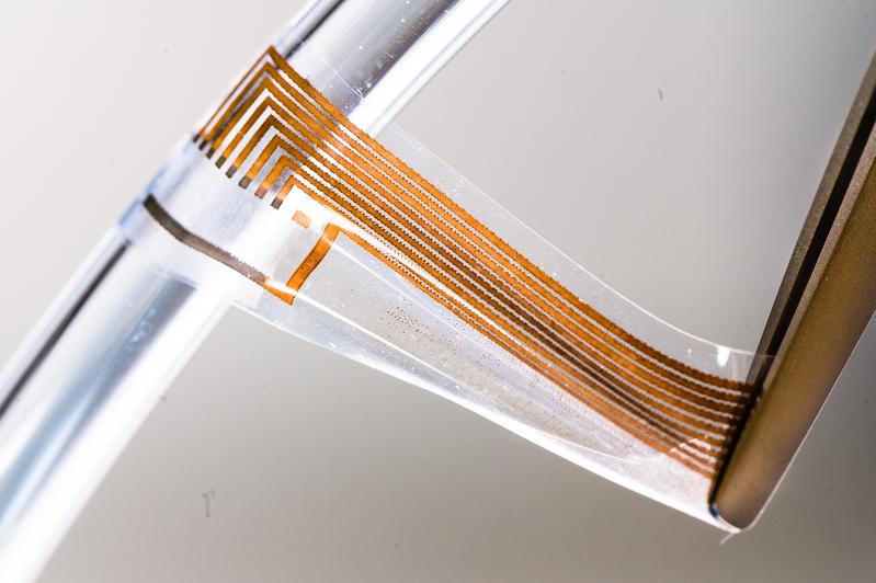 The soft electrodes developed by Klas Tybrandt's research group at Linköping University are stretchable to follow the body's movements without damaging tissue. They consist of extremely thin threads of gold and soft silicone rubber.