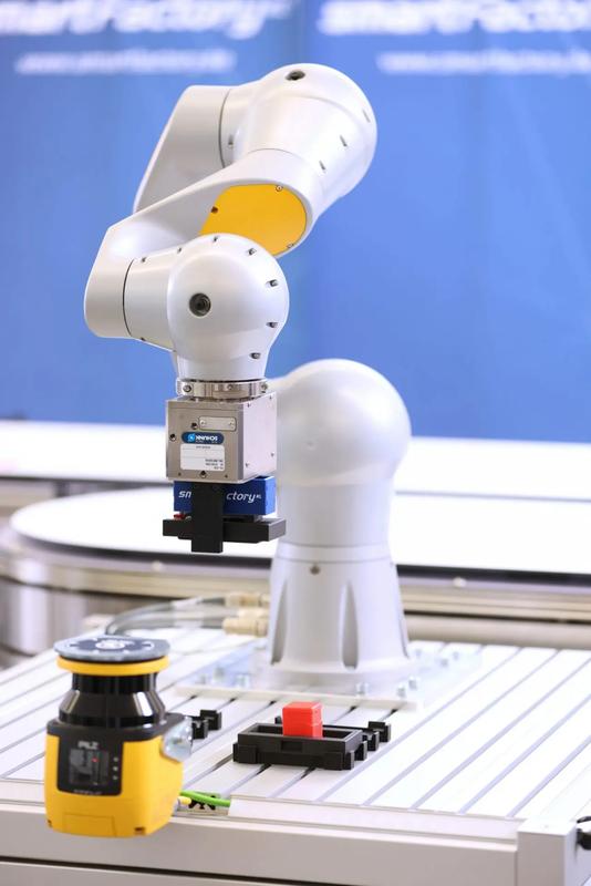 Im Rahmen des neuen Masterstudiengangs erlernen Studierende unter anderem, Robotik oder Künstliche Intelligenz in eine Maschine einzubauen. 