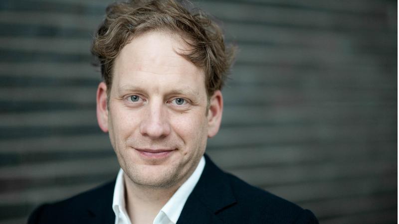 Im Gespräch mit Jugendlichen: Professor Holger Schoneville