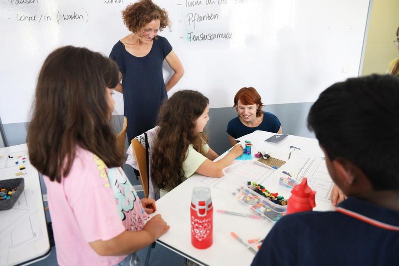 Zuhören, mitmachen, entwickeln und erfinden, bei der Kinder-Uni 2024 ist das alles möglich.