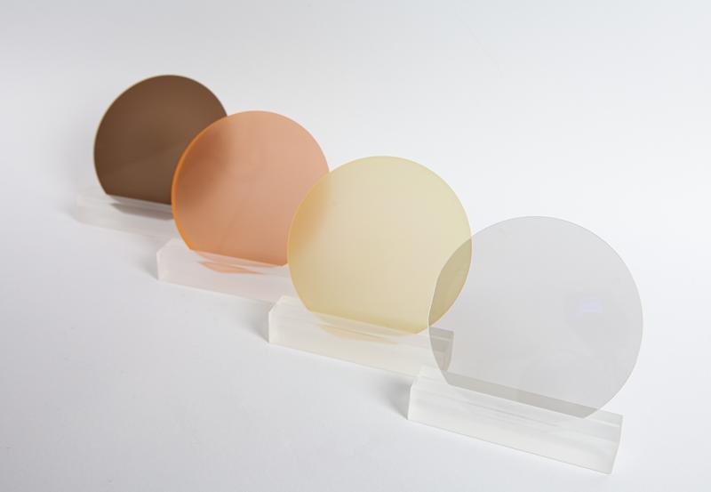 The different color nuances of the AlYN/GaN wafers result from different yttrium concentrations and growth conditions. 