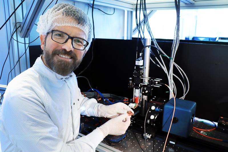 Dr. Paul Crump in the laboratory of the Ferdinand-Braun-Institut in Berlin, where limits to the power and efficiency of gallium arsenide-based diode lasers are being studied, in collaboration with the University of Glasgow.