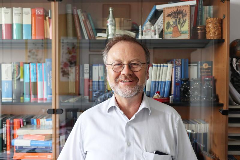 Holger Braunschweig wird mit dem Eni-Award 2024 ausgezeichnet.