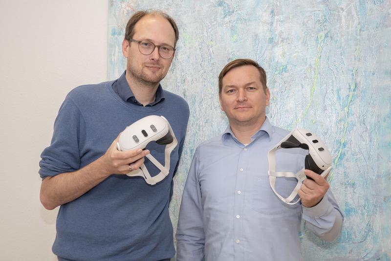 (v. l.): Prof. Björn Krüger, Leiter der Forschungsgruppe „Personalisierte digitale Gesundheit und Telemedizin“ am UKB und PD Dr. Kristian Welle, Leitender Oberarzt der Klinik für Orthopädie und Unfallchirurgie des UKB, leiten das Projekt am UKB.