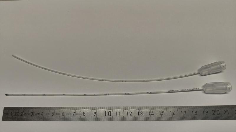 Abbildung 2: Prototyp Arterienkatheter, Bedruckung FEP-Schlauch und anschließender Klebeverbund zwischen FEP-Schlauch / ABS-Verbinder; Referenz (oben), Plasmabeschichtung auf FEP-Schlauch (unten)