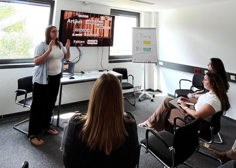 Die vielfältigen Angebote rund um das Thema Verfassen von Seminar- und Abschlussarbeiten wurde gerne von den Studierenden angenommen. 