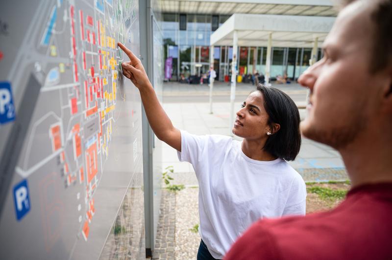 Erstsemester können sich an der Universität des Saarlandes schon jetzt in vielen Angeboten auf den Studienstart am 14. Oktober vorbereiten.