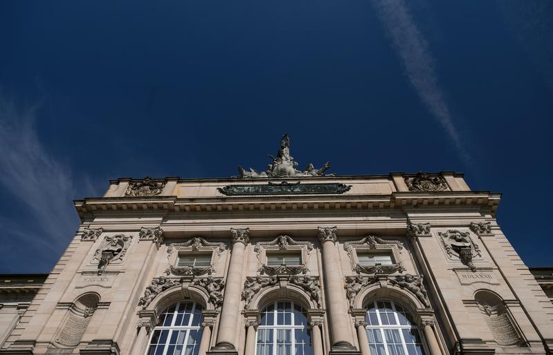 The University of Würzburg once again performs very well in the Shanghai Ranking 2024. The picture shows the university's main building.