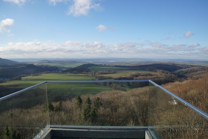 Blick vom Skywalk auf dem Sonnenstein in die Wanderdestination Eichsfeld