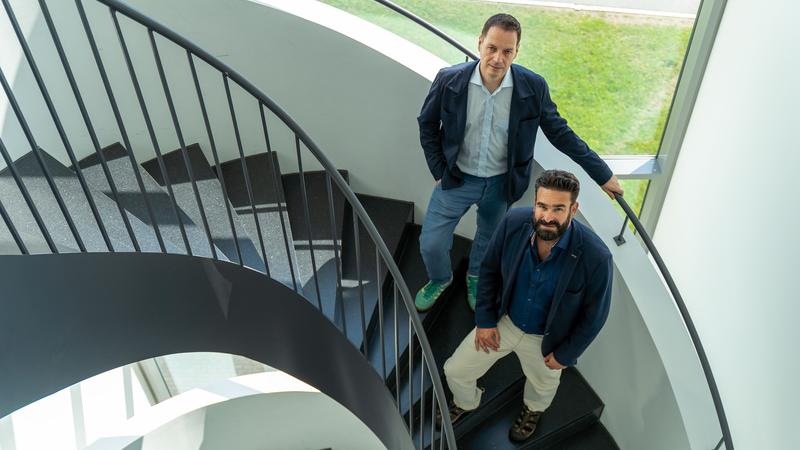 The ‘AutoPrompt’ project was initiated at DFKI thanks to a grant from Accenture Labs. Dr Bogdan E. Sacaleanu, Principal Director and Global AI Research Lead at Accenture Labs (on the left) and Prof Daniel Sonntag, DFKI, have made the collaboration possi