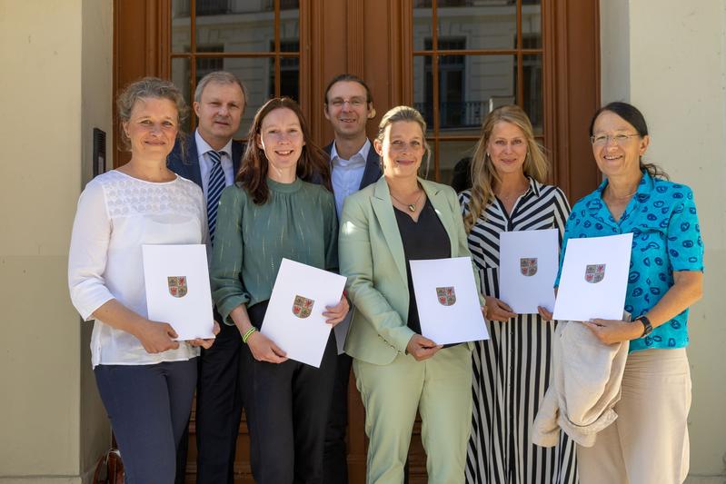 v.l.: Prof. Dr. rer. nat. Frederike Hanke, Abteilungsleiter Woldemar Venohr,  Dr. sc. agr. Anika Henke, Dr.-Ing. Christian Steinbrecher, Prof. Dr. rer. agr. Sandra Rose, Dr. phil. Anja Schwertfeger, Dr. phil. Barbara Christine Weigl