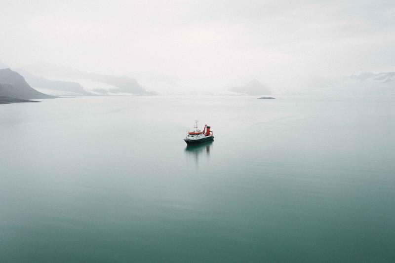 The Heincke filmed from a bird’s eye view