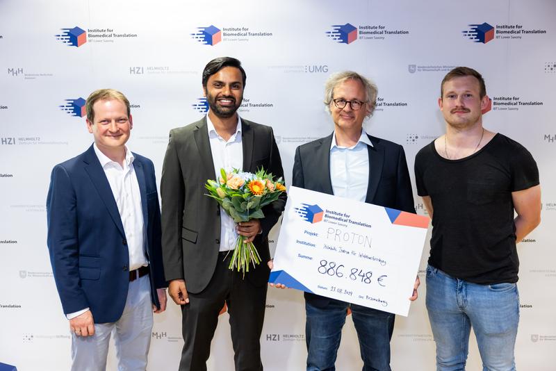 The HZI project PROTON, led by Prof. Mark Brönstrup, receives funding of approximately 890,000 euros from the IBT Lower Saxony.