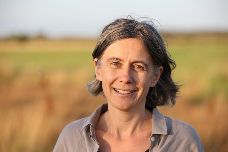 Eine der weltweit einflussreichsten Forschenden zu Mooren und deren Rolle beim Schutz von Klima und Biodiversität sowie designierte Trägerin des Deutschen Umweltpreises 2024: Dr. Franziska Tanneberger.