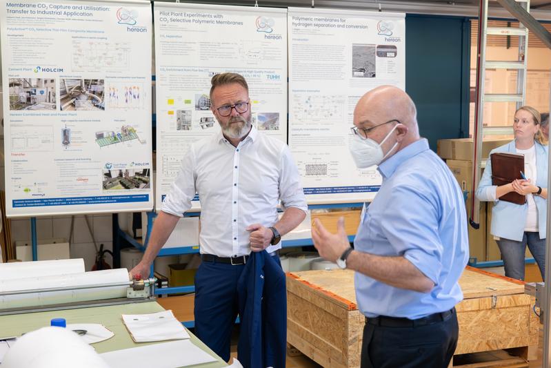 Claus Ruhe Madsen with Dr. Torsten Brinkmann at the Institute of Membrane Research.