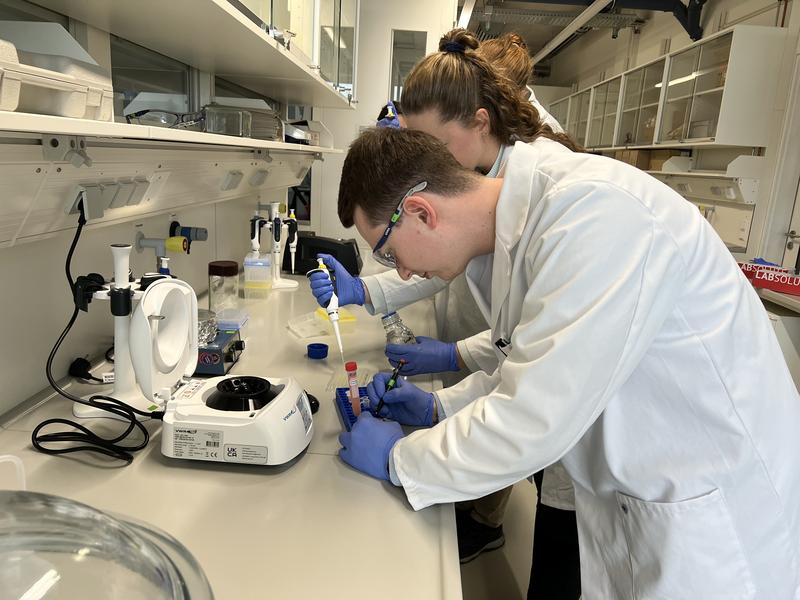 Experimentiersafaris machen Naturwissenschaften und die Landwirtschaft der Zukunft erfahrbar 