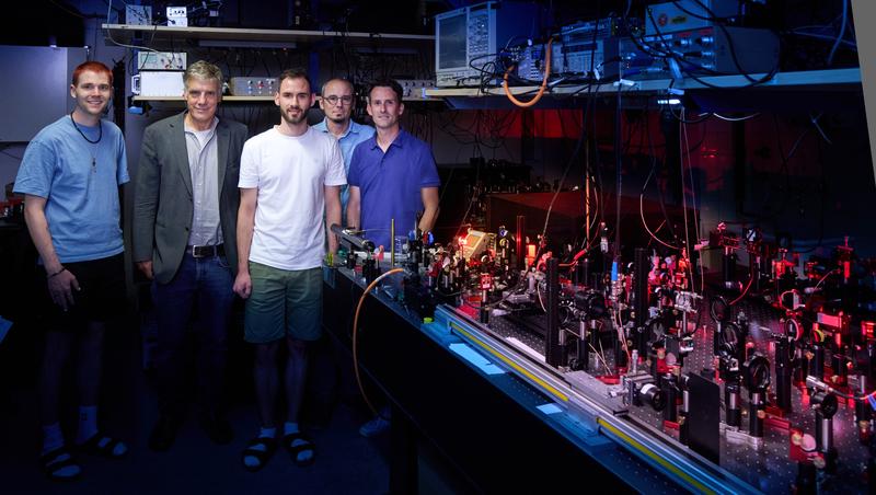 The team from the Institute of Applied Physics at the University of Bonn: (from left) Niels Wolf, Prof. Dr. Martin Weitz, Andreas Redmann, Dr. Frank Vewinger and Dr. Julian Schmitt. 