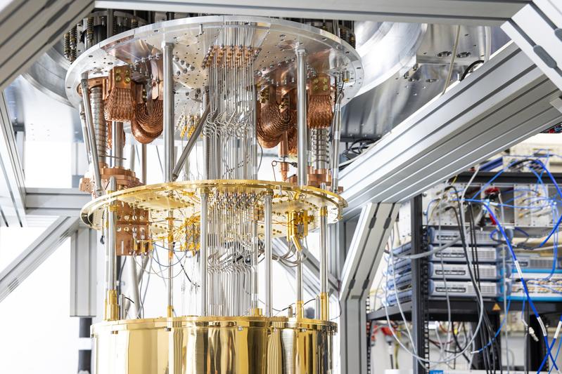 Cryogenic setup and control of a superconducting quantum computer at FZ Jülich.