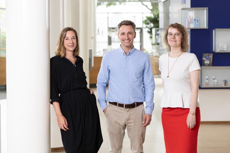 Dr. Elke Grönniger, Prof. Dr. Janosch Hildebrand und Cassandra Falckenhayn forschen gemeinsam.