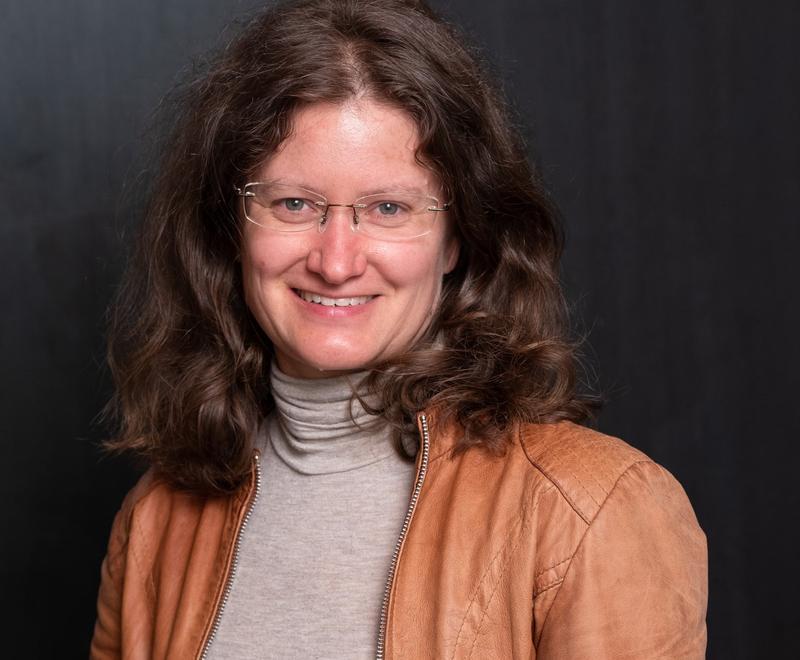 Felicitas Mokler ist promovierte Astrophysikerin, Wissenschaftsjournalistin und Buchautorin. 