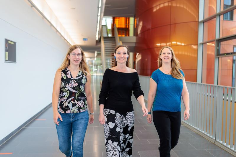 Die Marburger Forscherinnen (v.l.n.r.) Julia Kurth, Judith Klatt, Mareike Grotheer erhalten einen ERC Starting Grant, die höchste europäische Forschungsauszeichnung für junge Forschende.