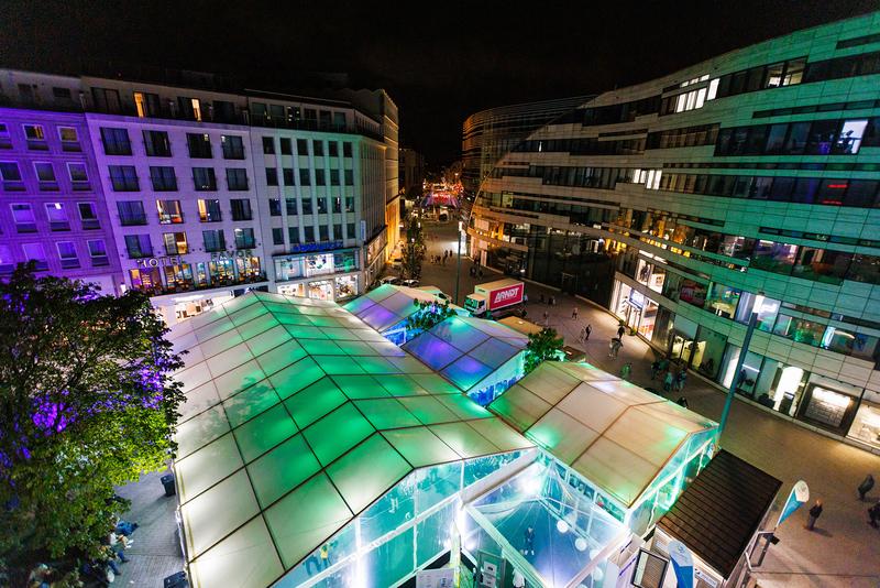 Das Aktionszelt auf dem Schadowplatz erstrahlt wieder für alle Interessierten am 13. September. 