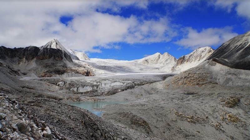 Nach sechs Tagen Fussmarsch, circa 80 Kilometern Wegstrecke und mehr als 3000 Höhenmetern werden die Forschenden ihr Ziel auf dem Thana-Gletscher oberhalb von 5000 Metern über dem Meeresspiegel erreichen. () 