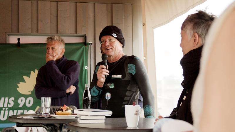 Nach 1083 Kilometern hat Prof. Andreas Fath von der HFU heute sein Projekt PureElbe in Cuxhaven beendet: Extremsport, der auf Gewässerschutz aufmerksam machen soll. 