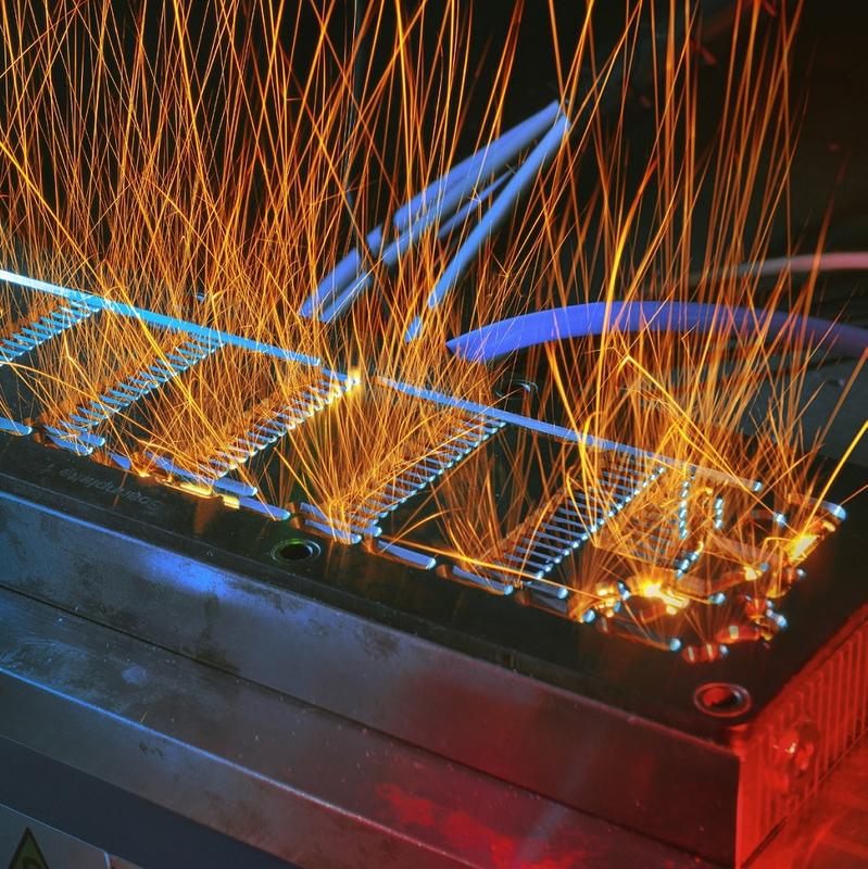 Double-beam welding of a bipolar plate: The innovative process enables faster and more efficient production of PEM fuel cells through the use of two simultaneous laser beams.