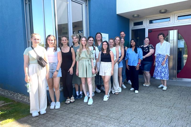 Dualstudierende der IU Internationalen Hochschule besuchen die Kita „sternchen Möhringen“