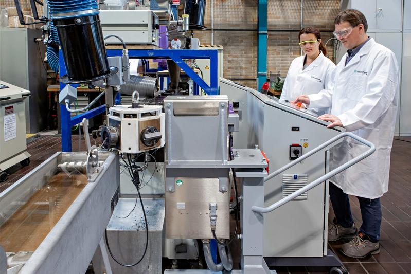Online-Rheologie im Fraunhofer LBF unterstützt den Compound-Entwickler und macht Rezepturen kostengünstiger. 