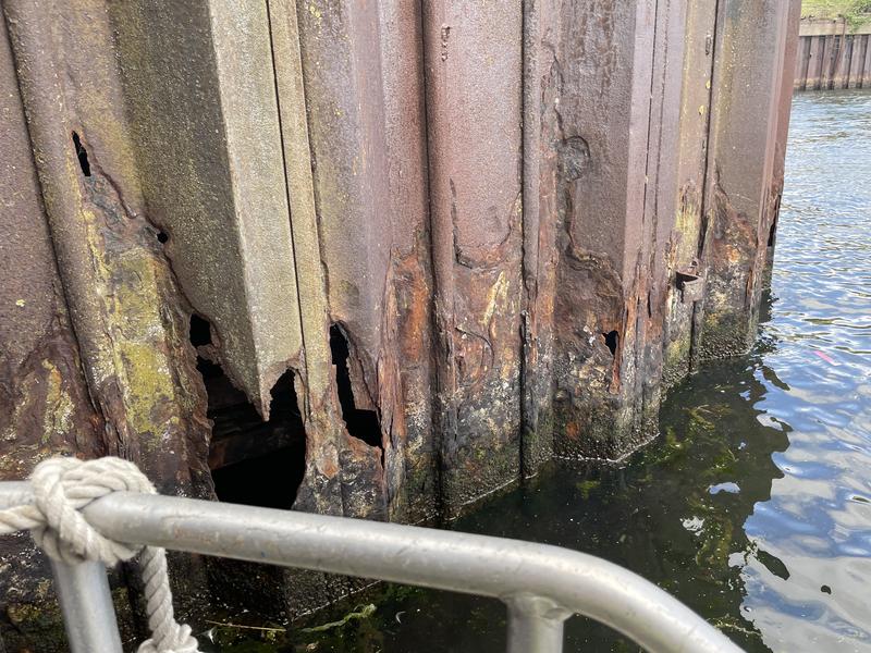 Corrosion damage at a quay. 