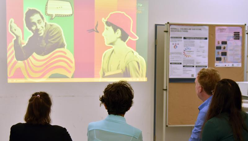 An der Universität Jena werden Tutorials präsentiert, die in der neuen E-Learning-Plattform KIDS4ALLL gezeigt werden.
