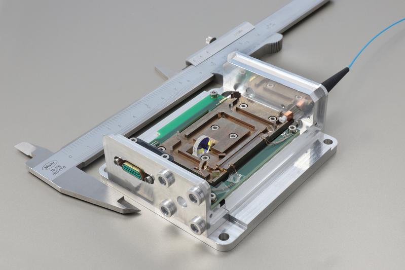 Sensor module for the analysis of microplastics