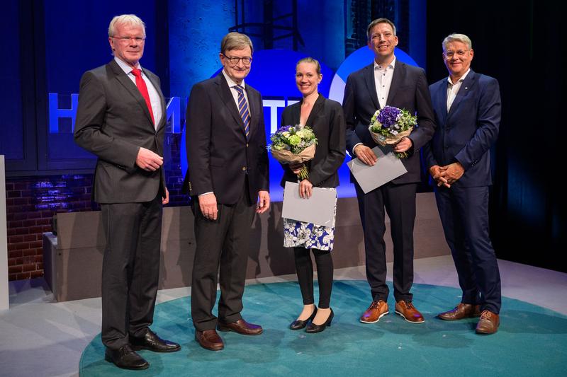 Helmholtz High Impact Award: Ferdi Schüth (Direktor am Max-Planck-Institut für Kohlenforschung), Otmar D. Wiestler (Präsident der Helmholtz Gemeinschaft), Ellen Sletten (UCLA), Oliver Bruns (NCT/UCC Dresden), Volker Meyer-Guckel (Stifterverband)