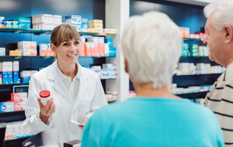 Apotheker:innen stehen laut einer aktuellen Studie mindestens einmal pro Woche bei ihrer Arbeit vor ethischen Konflikten. 