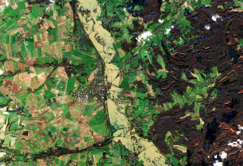 Dieses Bild des europäischen Erdbeobachtungssatelliten Sentinel-2 zeigt ein Beispiel für die zunehmende Gefahr durch Überflutungen in Europa: Im Januar 2024 kommt es in Frankreich zu großflächigen Überschwemmungen nach starkem Regen.