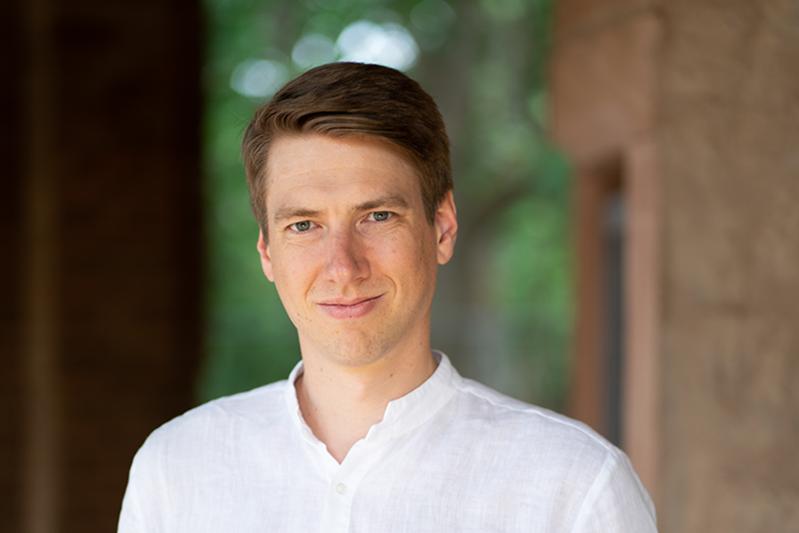 Portrait Dr. Simon Binder.