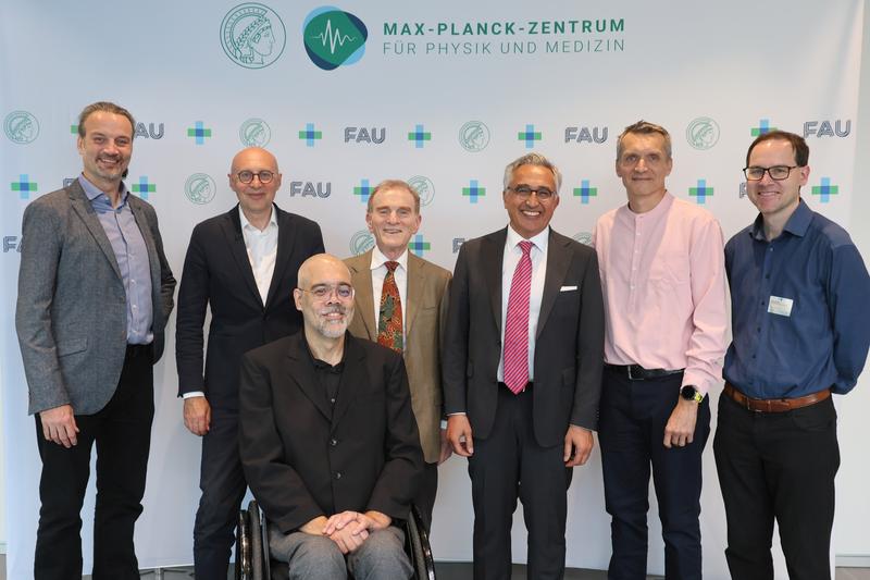 v.l.n.r.: Prof. Kristian Franze, Prof. Stefan Hell, Prof. Jochen Guck, Prof. Randy Schekman, Prof. Vahid Sandoghdar, Prof. Benoît Ladoux, Prof. Florian Marquardt