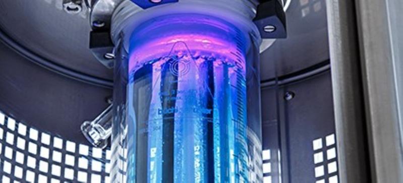 Wasserstofftechnologie sicher und zuverlässig gestalten: Im Fraunhofer LBF werden dazu Elastomere für Elektrolyse und den Einsatz in Brennstoffzellen unter dem Einfluss von Gasen und Flüssigkeiten untersucht. 