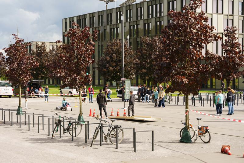 Die Hochschule Bielefeld richtete in diesem Jahr die Jurysitzung für den Solar Racing Cup 2024 aus. Der Schülerwettbewerb wird vom Innovationsnetzwerk Energie Impuls OWL organisiert. 