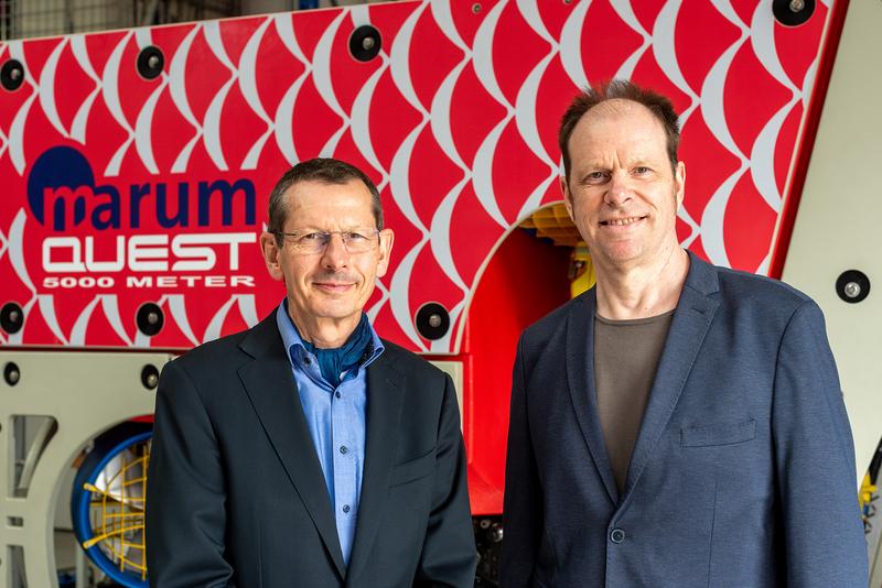 New Director Prof. Kai-Uwe Hinrichs (right) with departing Director Prof. Michael Schulz. Photo: MARUM – Center for Marine Environmental Sciences, University of Bremen; V. Diekamp