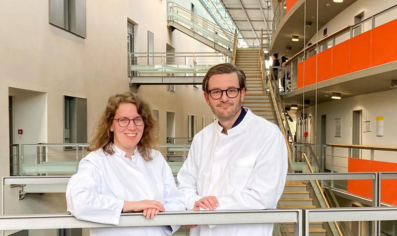 Research work led by Bonn researchers reduces gene variants of uncertain significance (VUS) in hereditary colorectal cancer: (from left) Dr. Isabel Spier and Prof. Stefan Aretz