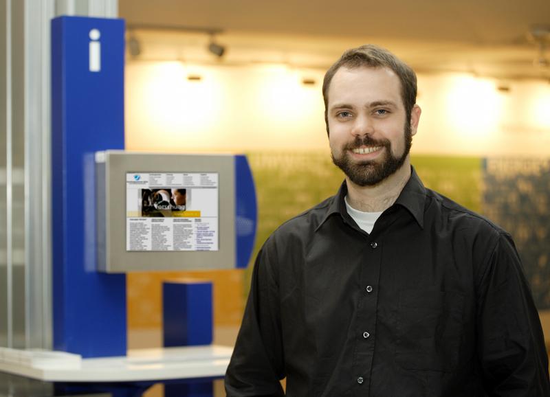 Bernd Wolber hat während seiner Ausbildung als Mathematisch-Technischer Assistent die Internetseiten des Forschungszentrums Jülich gepflegt. 