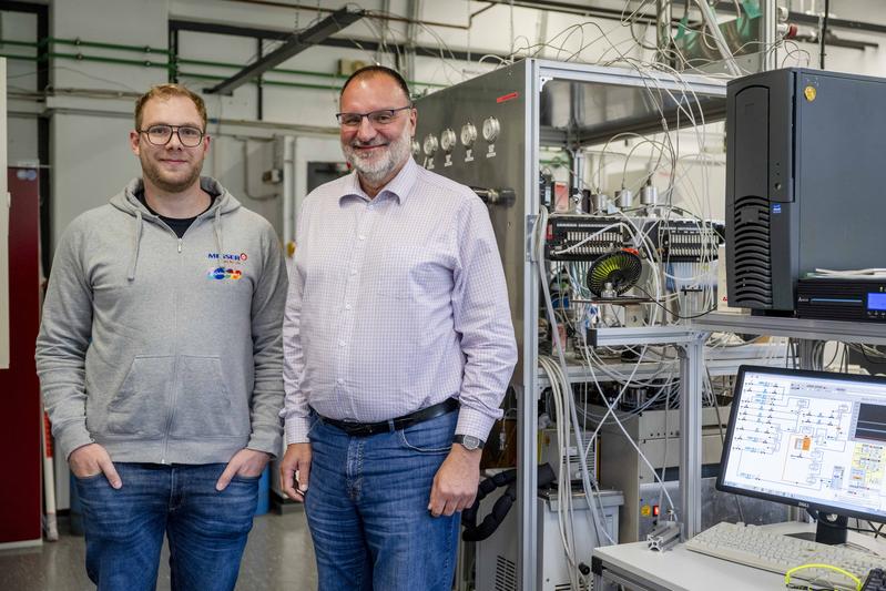 Ein Teil des Forschungsteams: Maximilian Purcel (links) und Martin Muhler