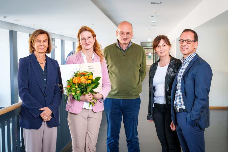 V. l.: Prof. Dr. Gesine Grande, Rektorin der BTU; Prof. Dr. Christine Ruffert; Prof. Dr. Götz Seibold, Dekan der Fakultät MINT an der BTU; Prof. Dr. Harald Schenk, Institutsleiter des Fraunhofer IPMS