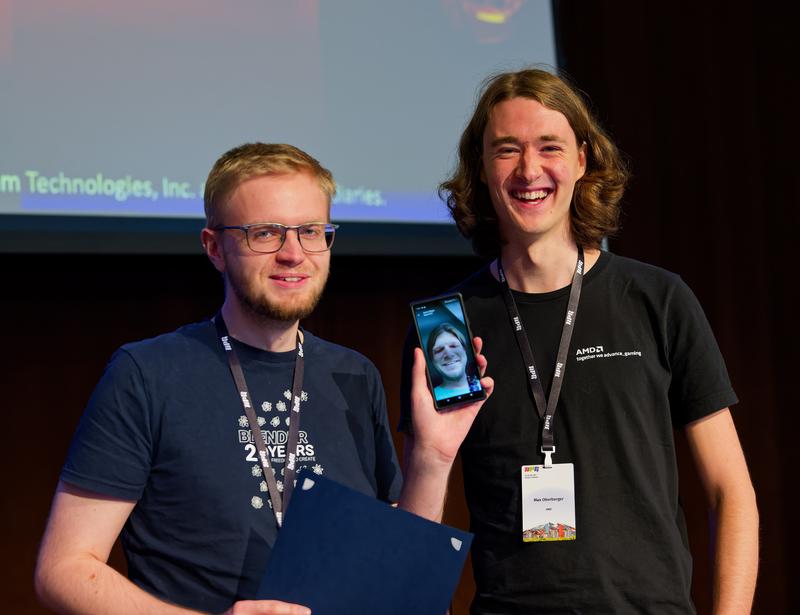 Nur virtuell auf dem Handy von Doktorand Bastian Kuth war Prof. Dr. Quirin Meyer von der Hochschule Coburg in Denver dabei, als Kuth und Max Oberberger (AMD) den Best-Paper Award auf der HPG entgegennahmen.