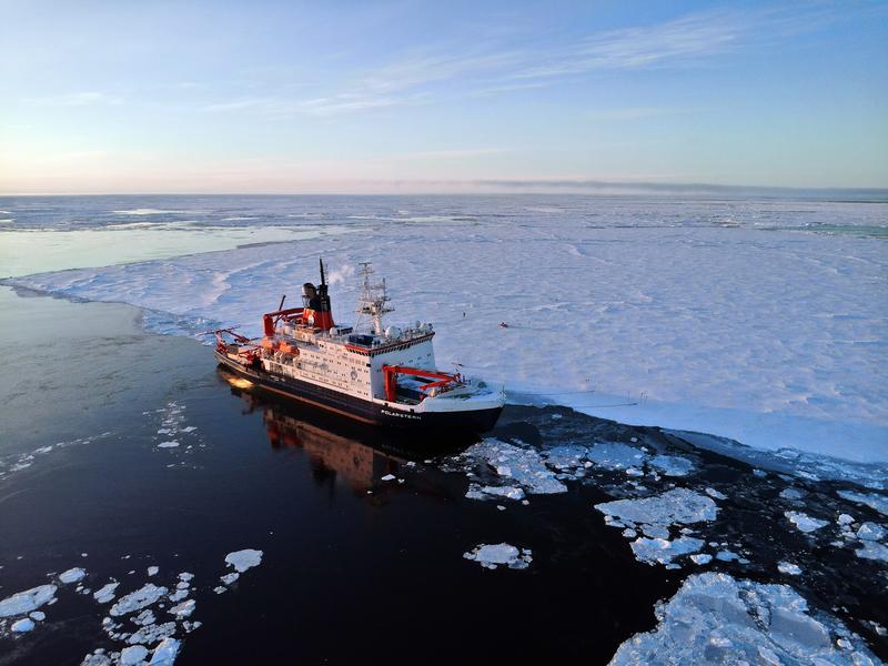 Polarstern stops at an ice floe.