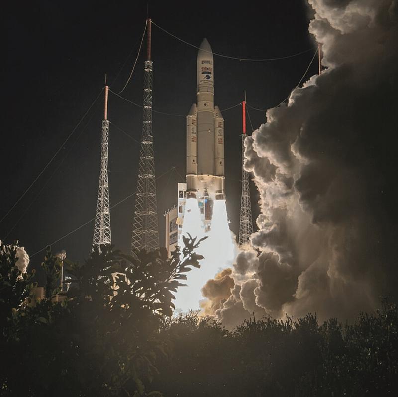 Schub für neue Antriebe: Laserauftragschweißen (LMD) soll für eine schnellere und kostengünstigere Produktion von Antriebsdüsen für die nächste Raketengeneration des Ariane-Programms sorgen (im Bild: erfolgreicher Start einer Ariane 5).